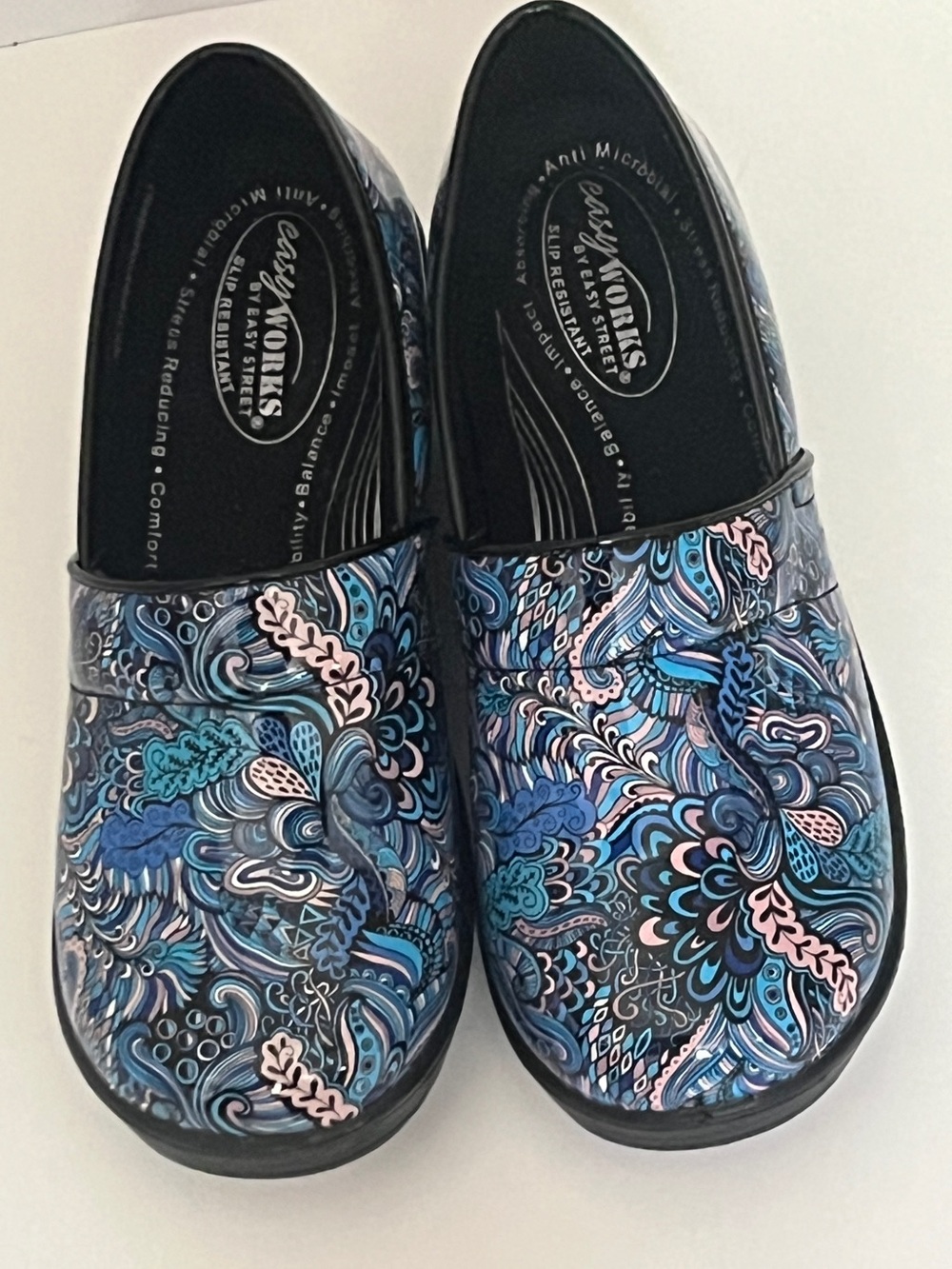 EasyWorks Nursing Clogs - Picture 4 of 11